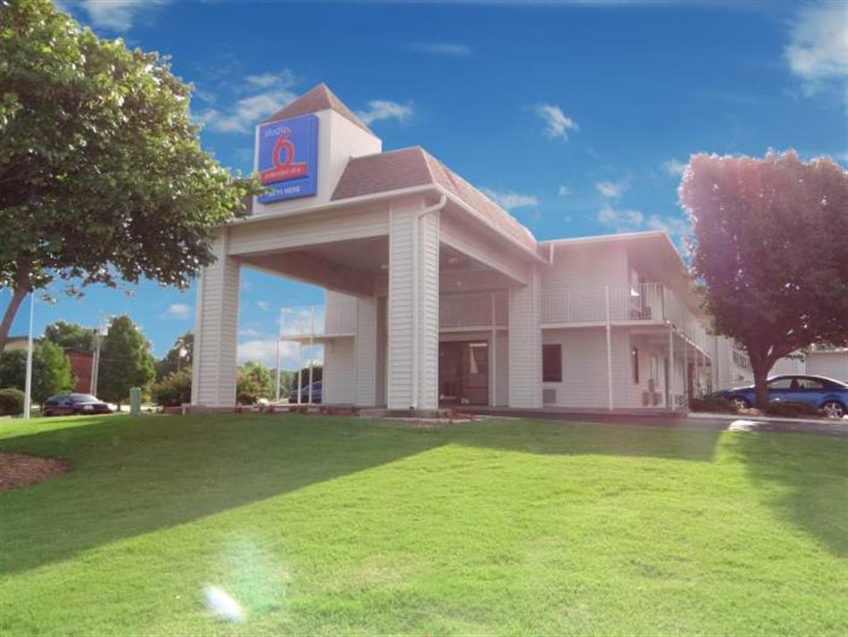 Studio 6 Suites - Midwest City / Tinker AFB